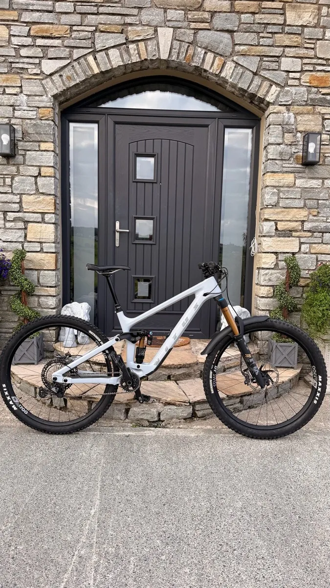 Vitus summit Enduro High Spec - Image 1