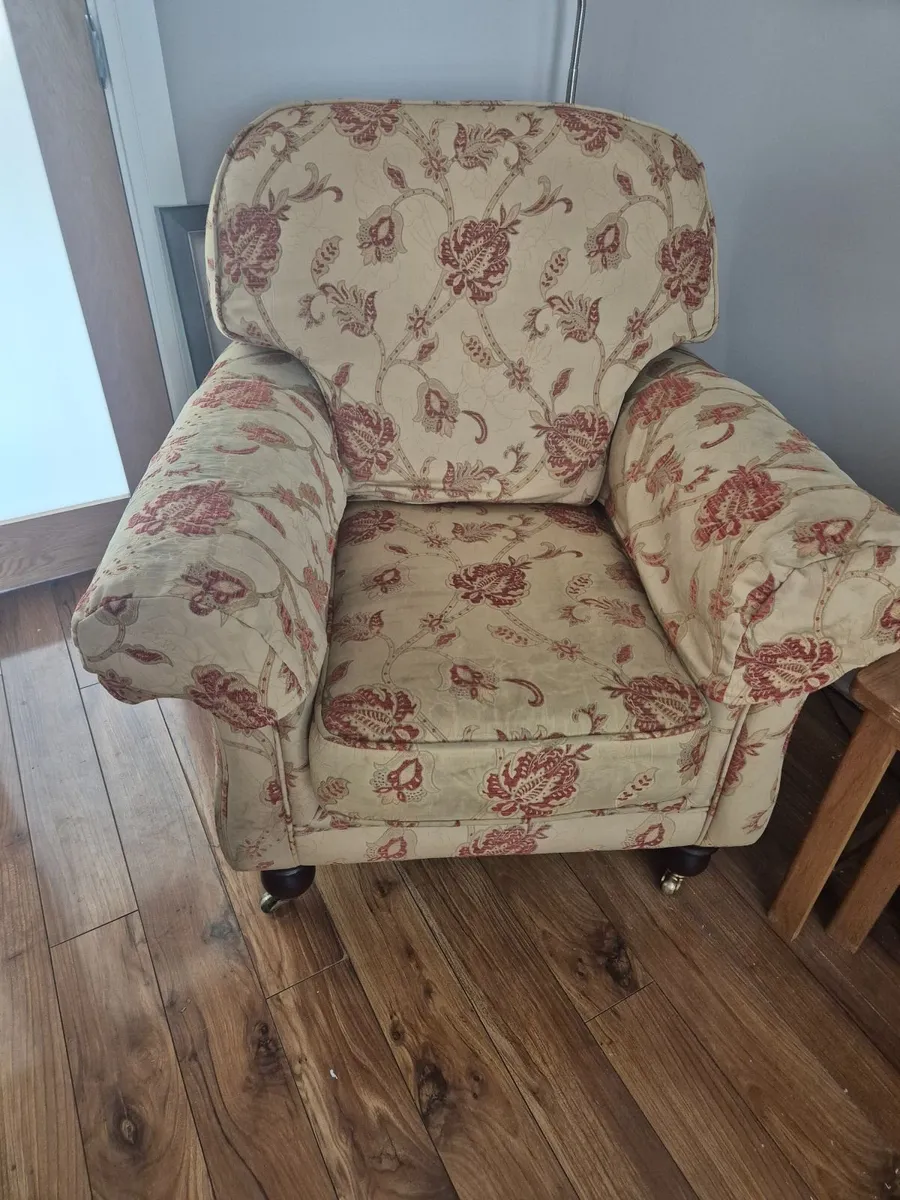 FINLINE Sofa and two arm chairs - Image 1