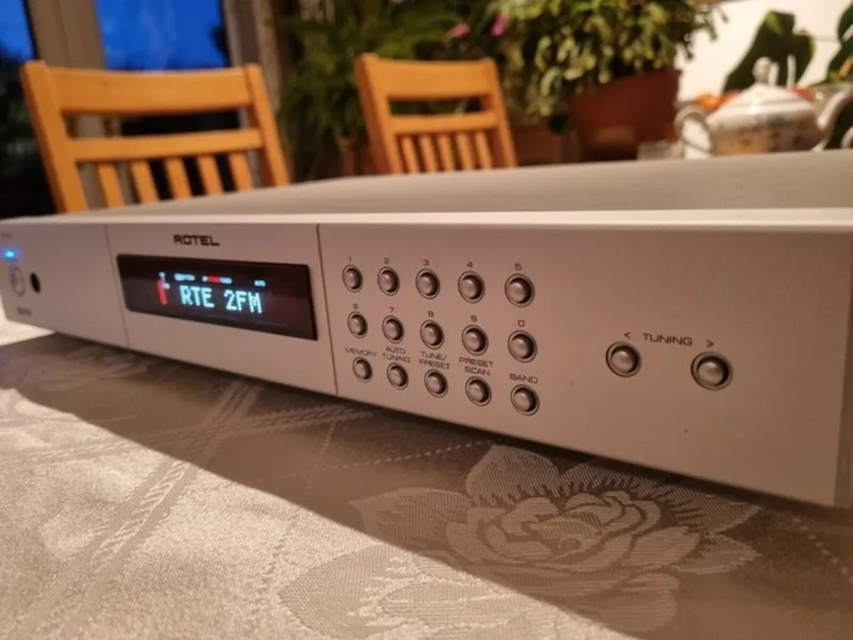 Rotel RT-02 Tuner - Image 3