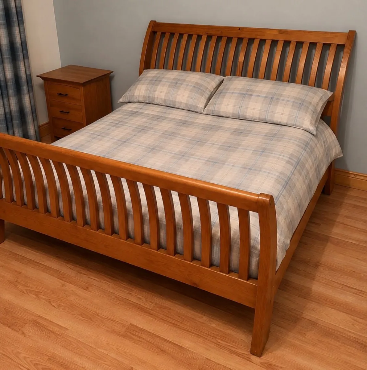 King Size Bed and Matching Lockers - Image 1