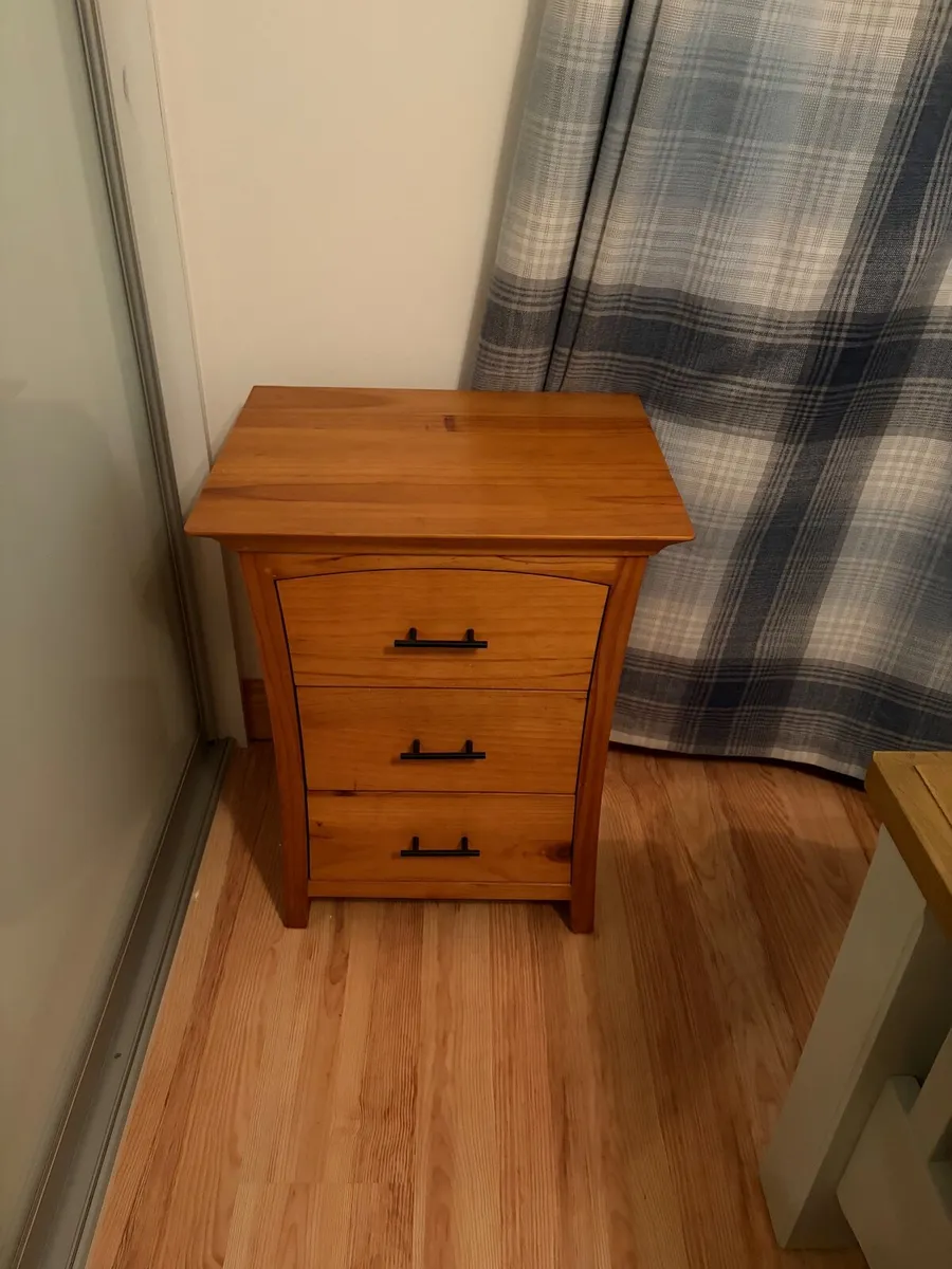 King Size Bed and Matching Lockers - Image 4