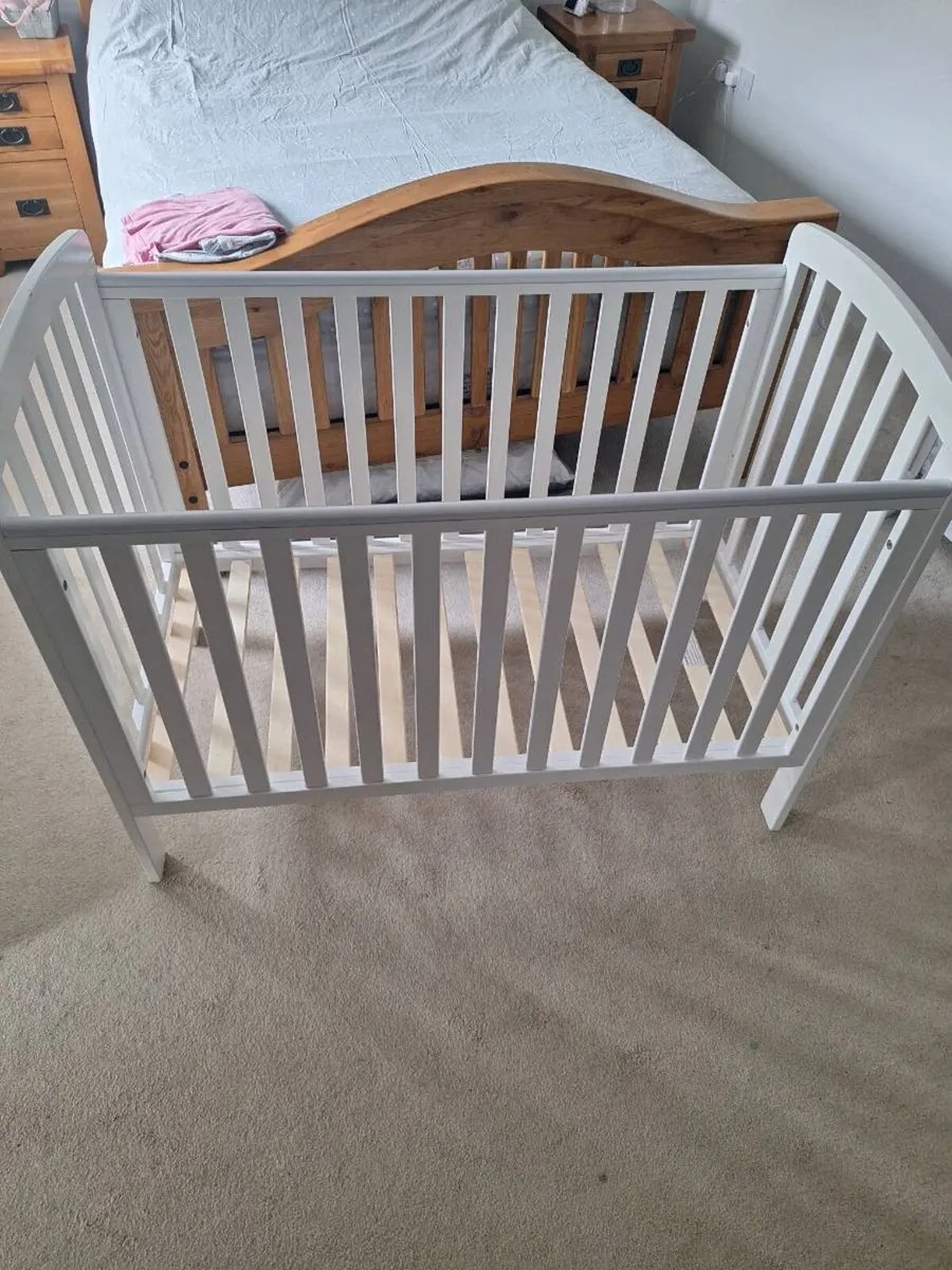 Baby cot - Image 1