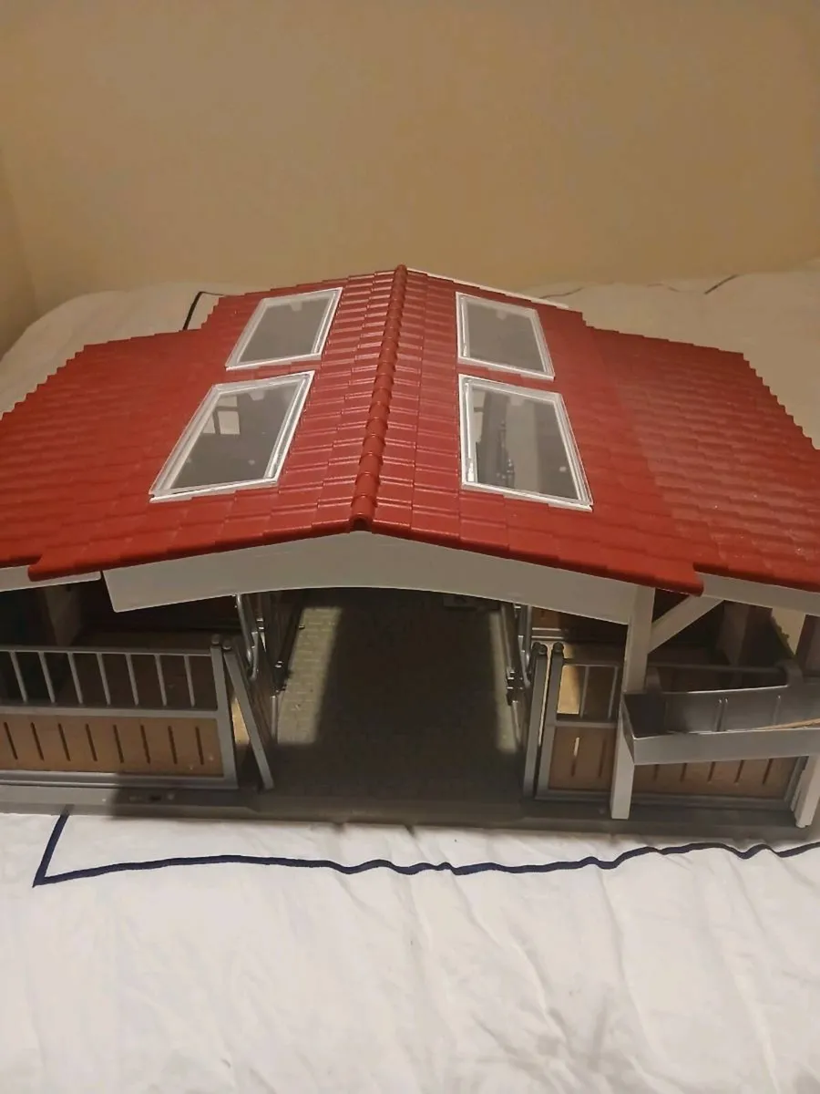 Schleich riding stable with accessories - Image 2