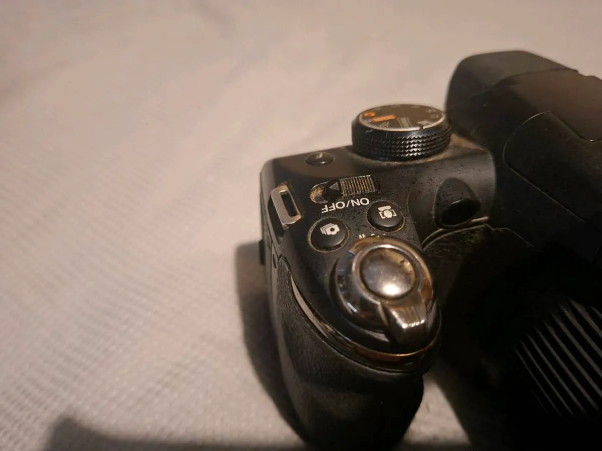Fujifilm S4000 Black 14MP Digital Camera 4GB SD - Image 4