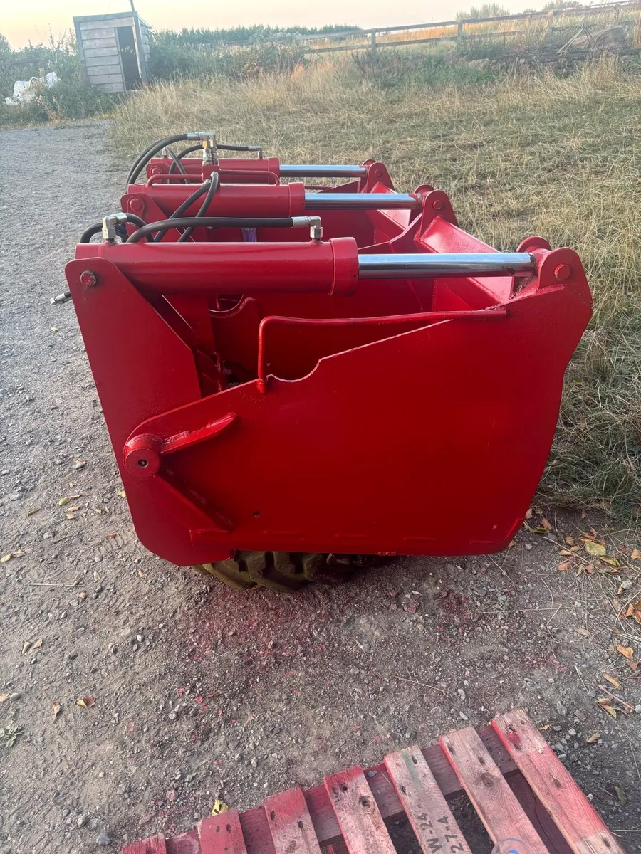 Mchale 2m shear grab & silage pusher - Image 4