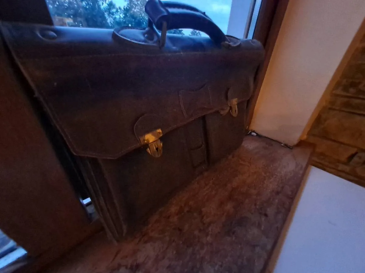 Old 1960 leather bag - Image 2