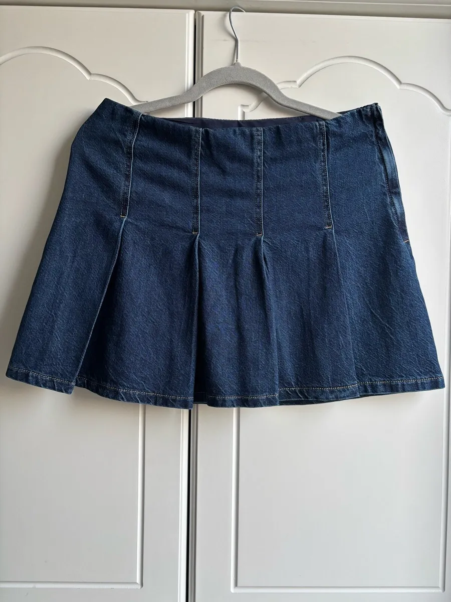 H&M Dark Denim Blue Pleated Mini Skirt - Image 2