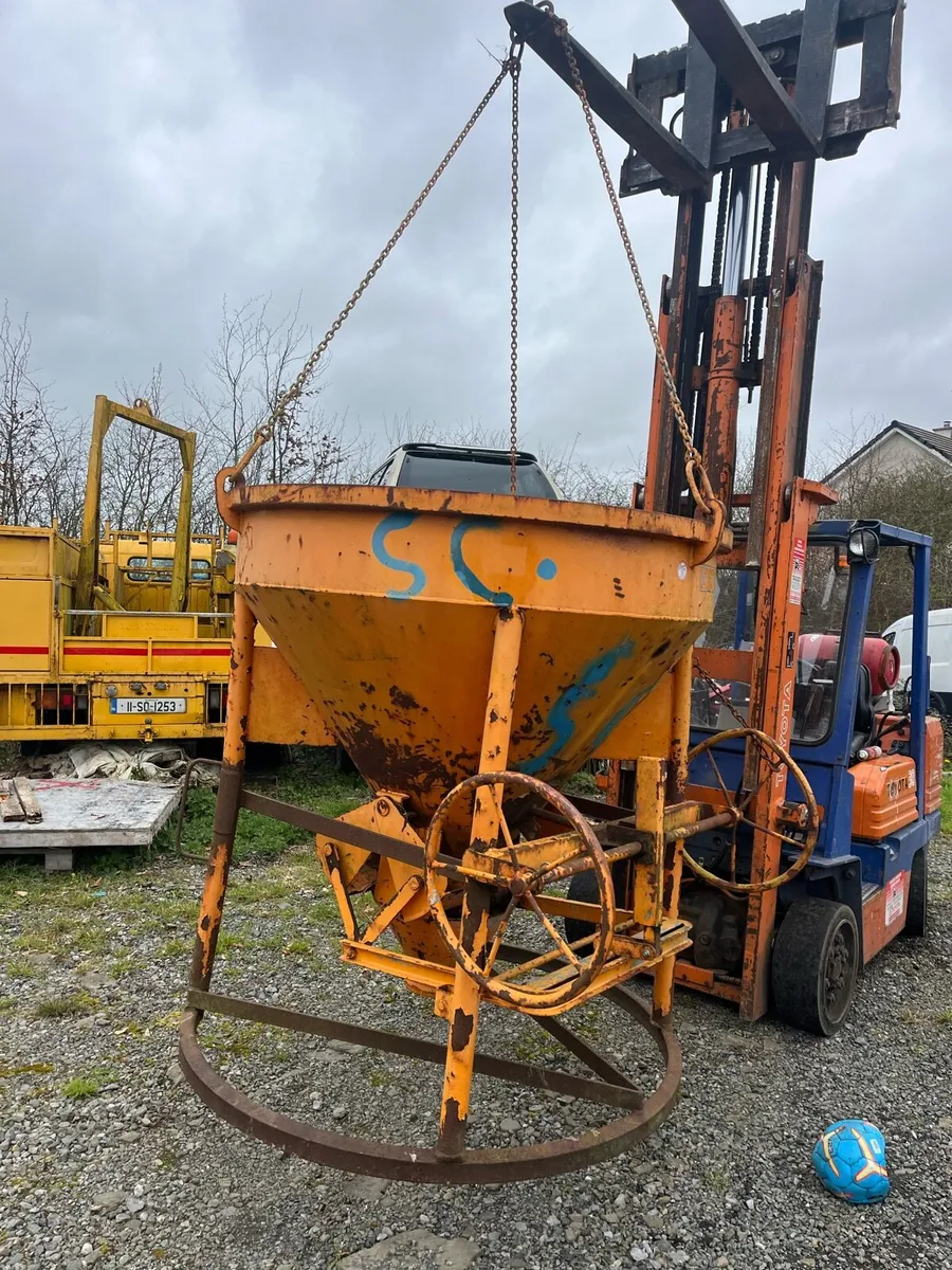 750Lt Concrete Cone Skip - Image 1