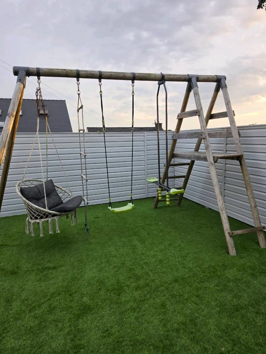 Kids outdoor swings - Image 1