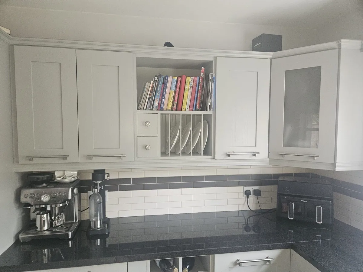 Solid wood painted kitchen - Image 4