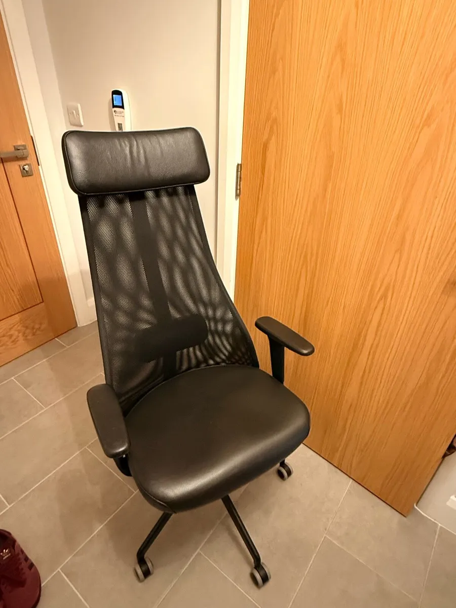 Ergonomic office chair - Image 1