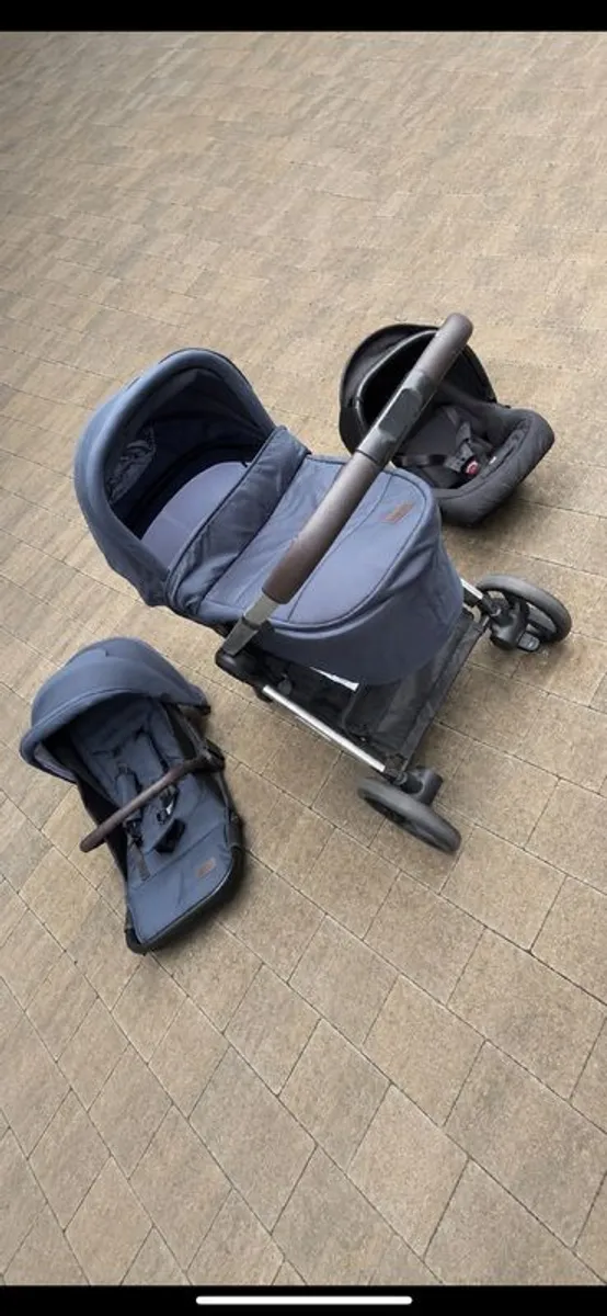 Baby Elegance Travel System with Car Seat & Isofix - Image 1