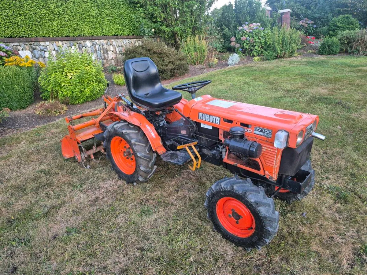 Kubota B7100 Compact Tractor - Image 2