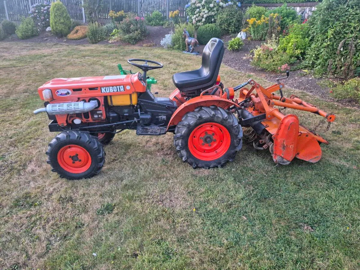 Kubota B7100 Compact Tractor - Image 4
