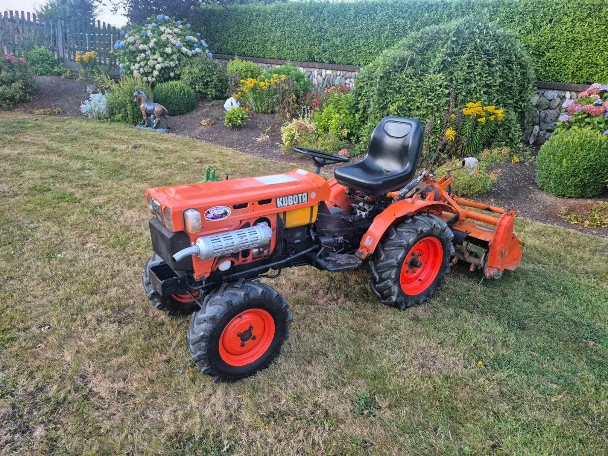 Kubota B7100 Compact Tractor - Image 1