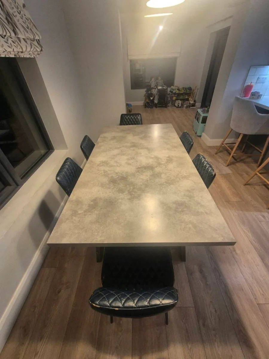 Kitchen table and chairs - Image 2