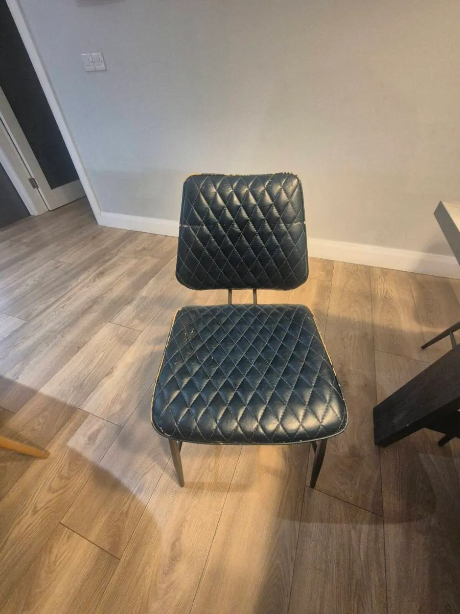 Kitchen table and chairs - Image 4