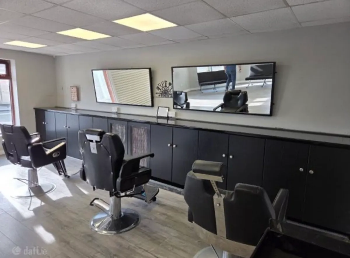 Barbershop furniture - Image 3
