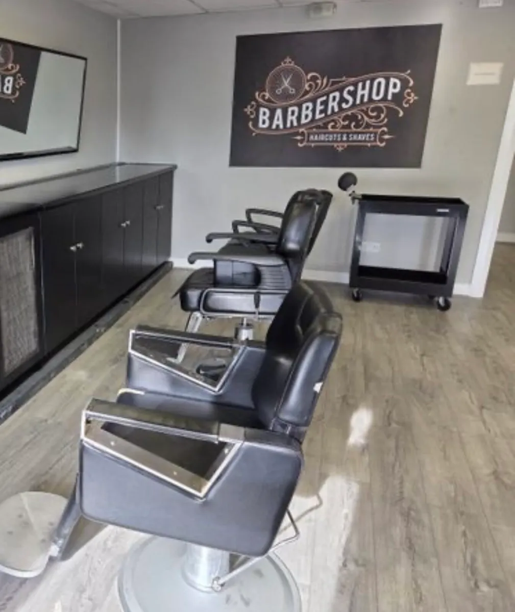 Barbershop furniture - Image 1