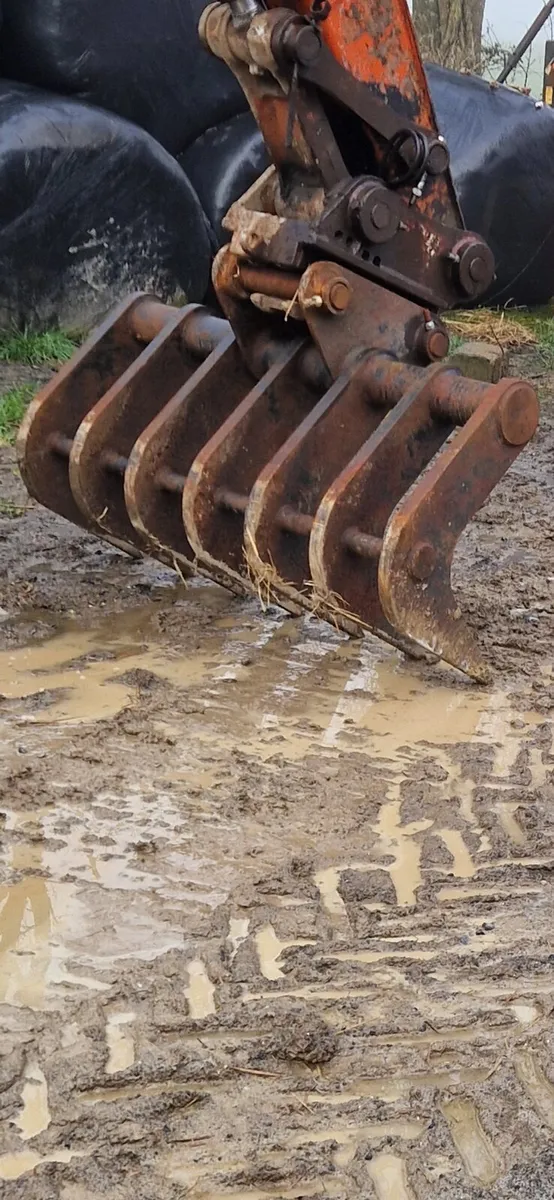 13 tonne Rake Bucket - Image 1