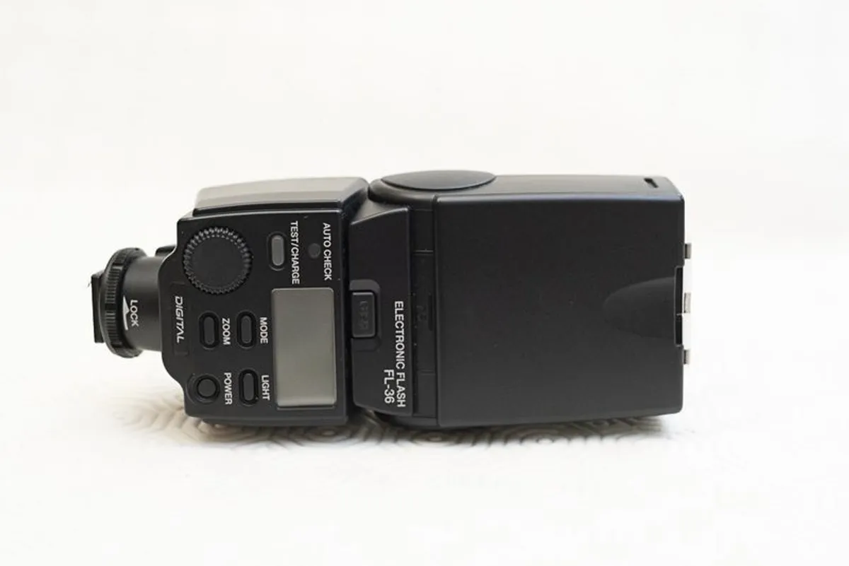 Olympus FL36 TTL Flash Mint Condition - Image 2