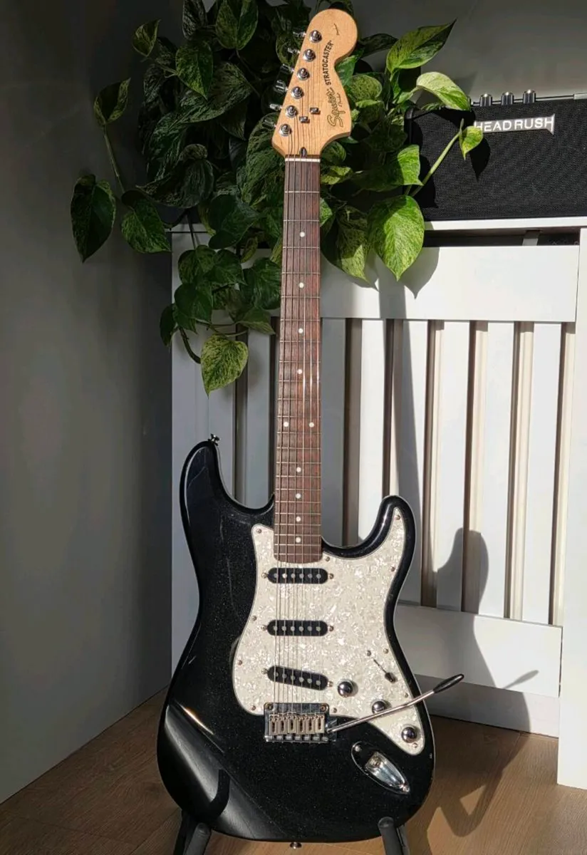 Squier Standard Series Stratocaster - Image 1