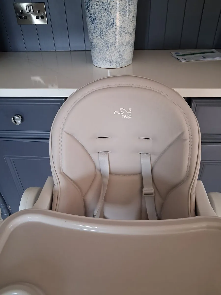 Child's high chair - Image 2