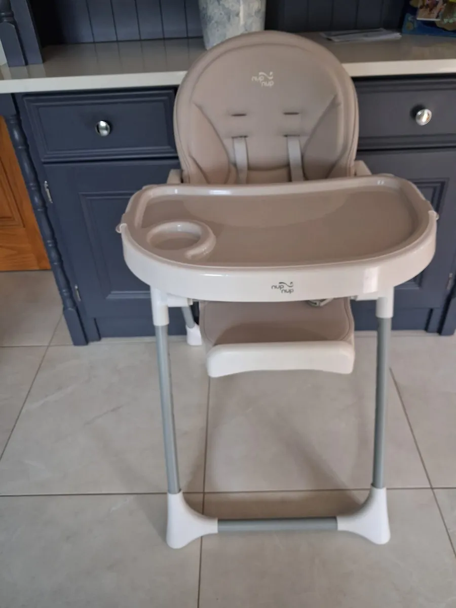 Child's high chair - Image 1