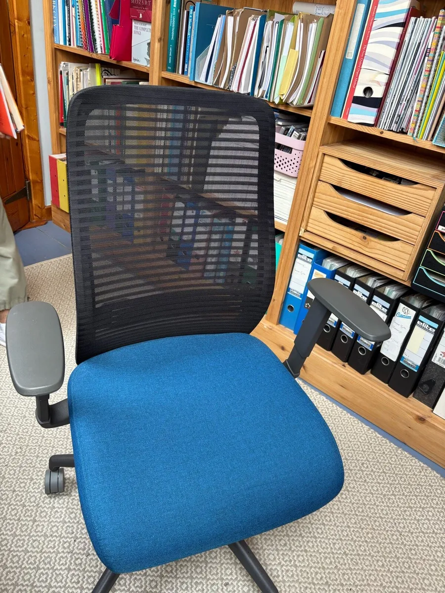 Office chair - Image 1