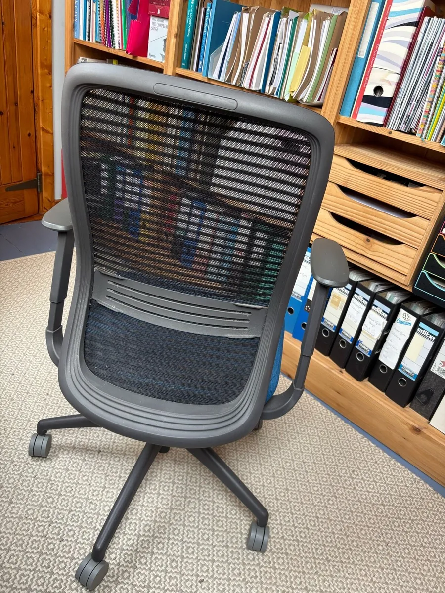 Office chair - Image 3