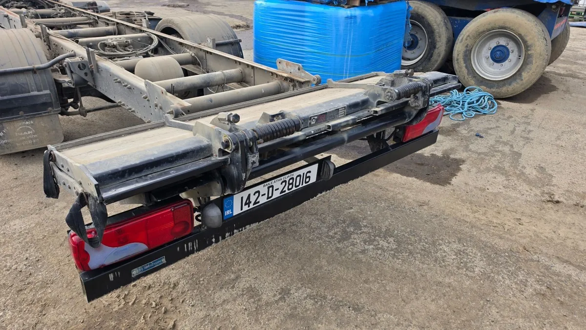 Truck Tail Lift - Image 1