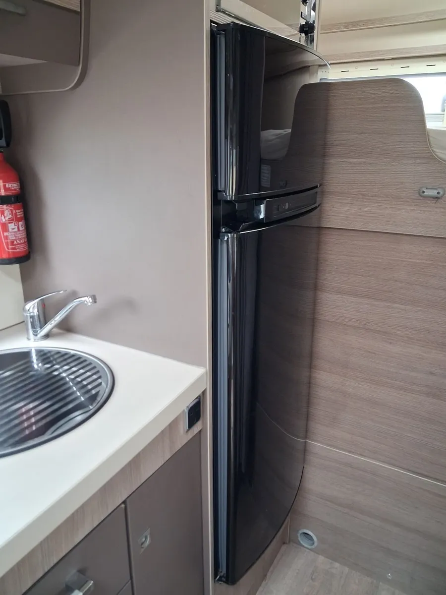 Chausson 6 berth motorhome 2016 - Image 4