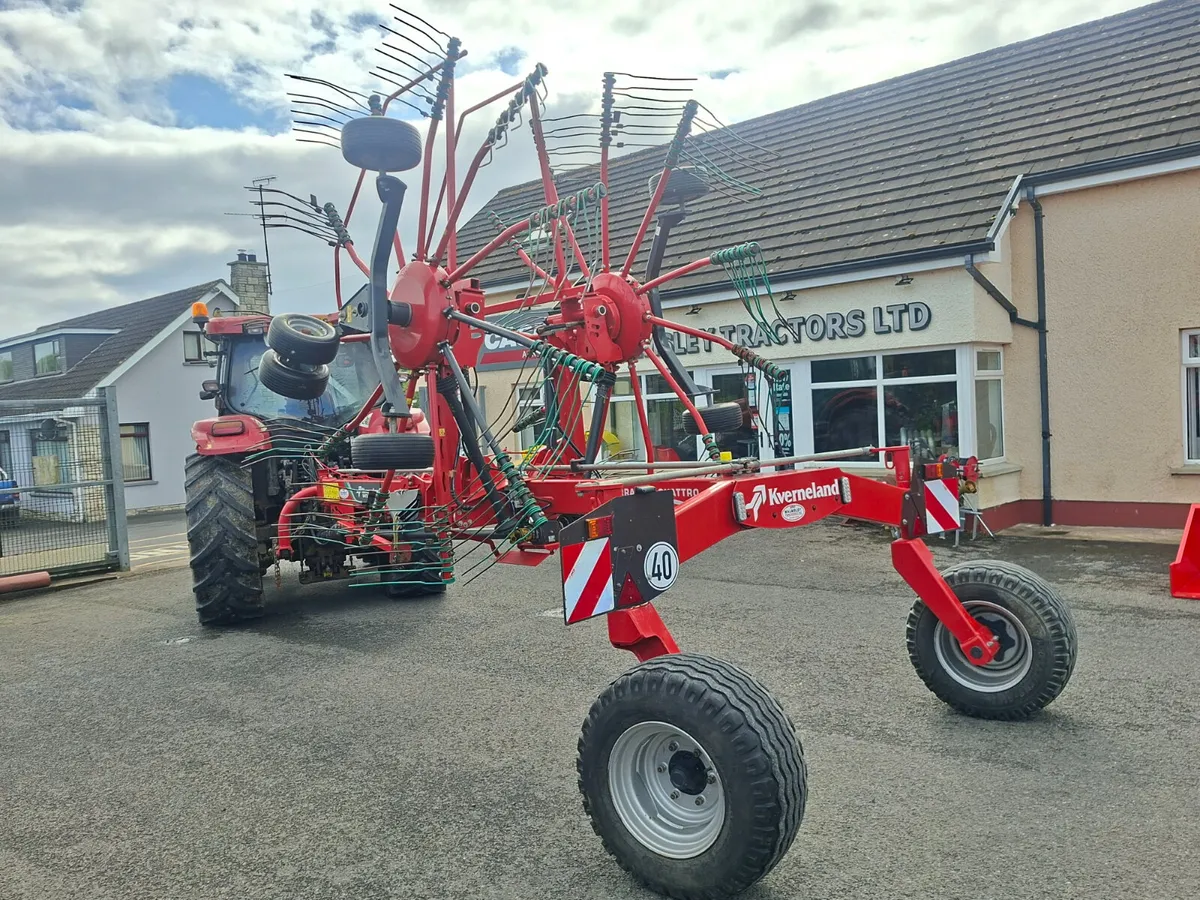 2019 KVERNELAND 9472 RAKE - Image 4