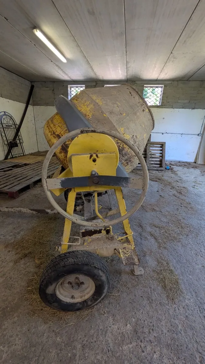 Concrete Mixer - Altrad P480 - Image 3