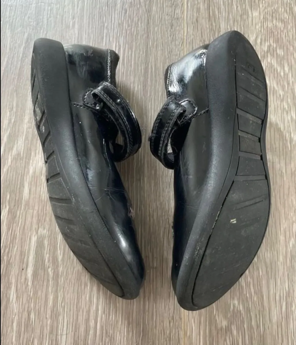 Girls Clarks School Shoes: Size 12 - OR FREE - Image 2