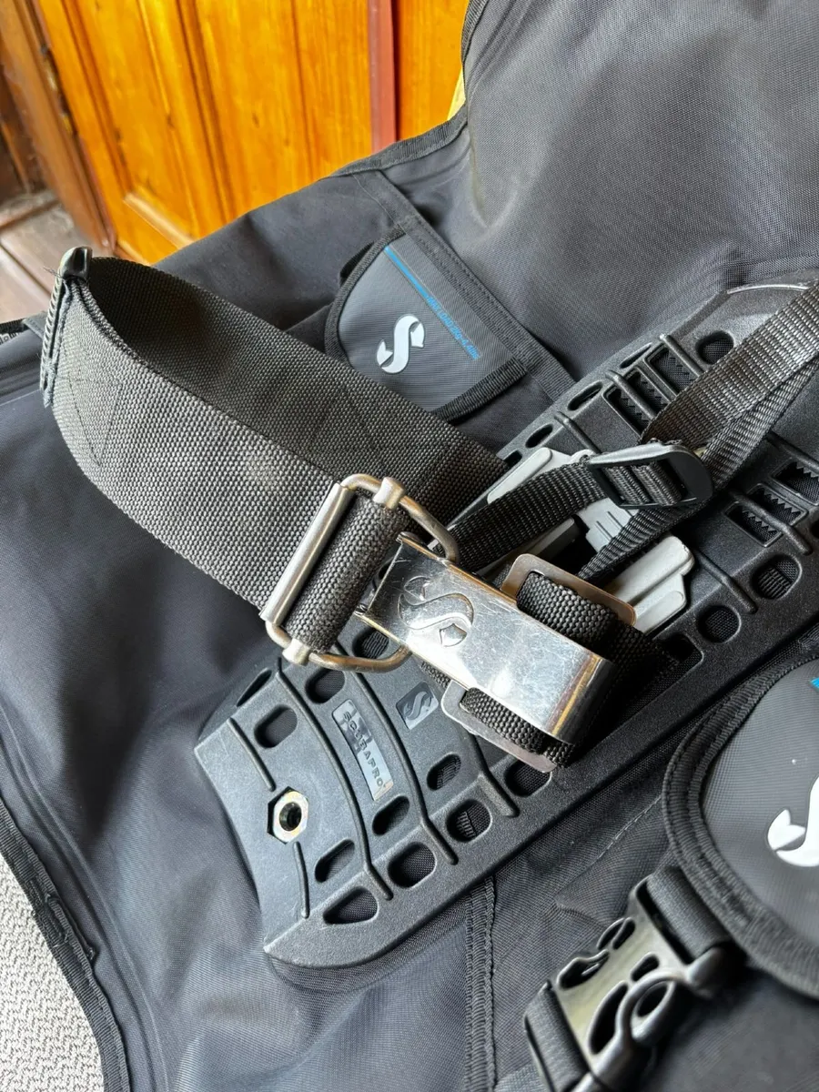SCUBAPRO Level BCD – Excellent Condition(XL) - Image 3