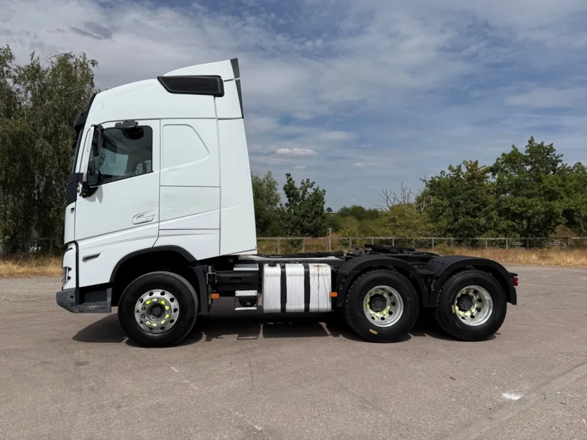 (CHOICE OF 3) 2021 VOLVO FH 500 DOUBLE DRIVE - Image 4
