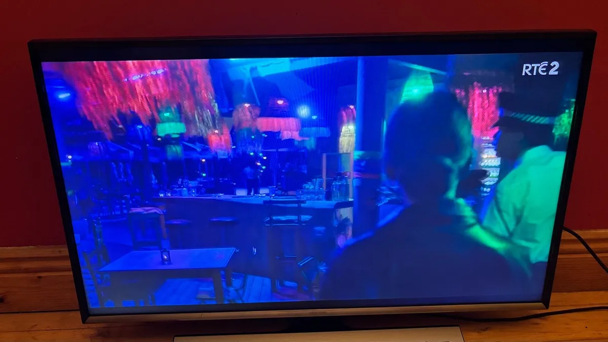 32” Samsung TV with Google Chromecast - Image 3