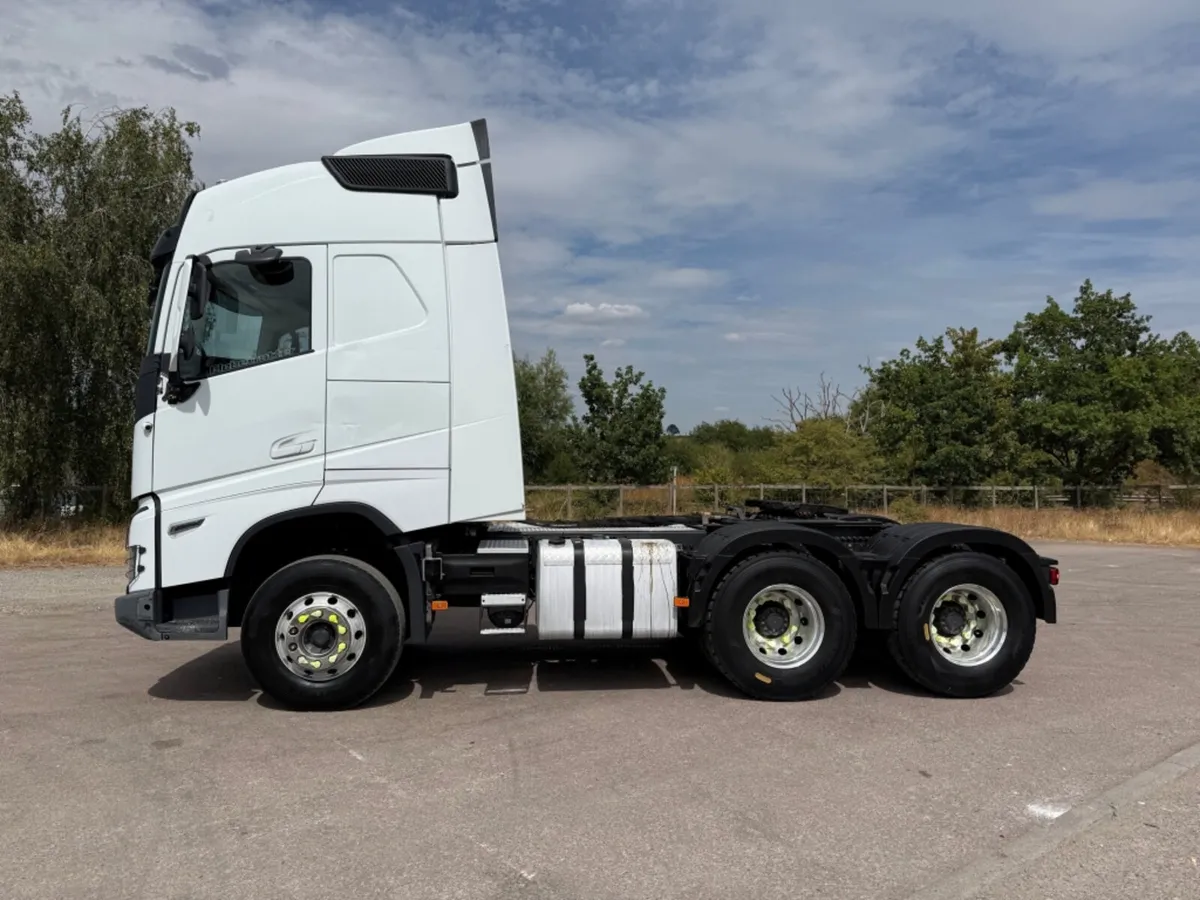 (CHOICE OF 3) 2021 VOLVO FH 500 DOUBLE DRIVE - Image 4