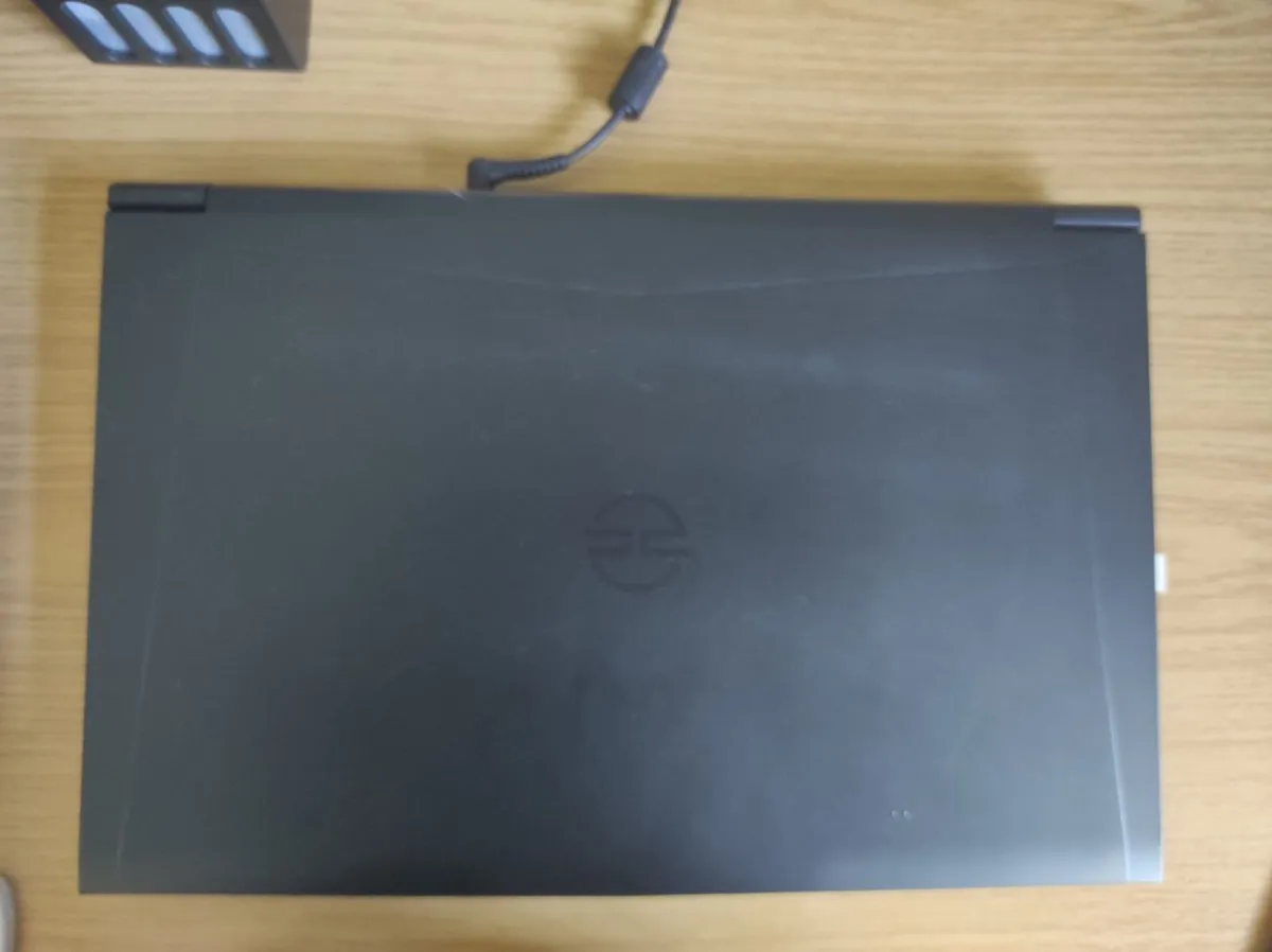 Laptop - Image 3