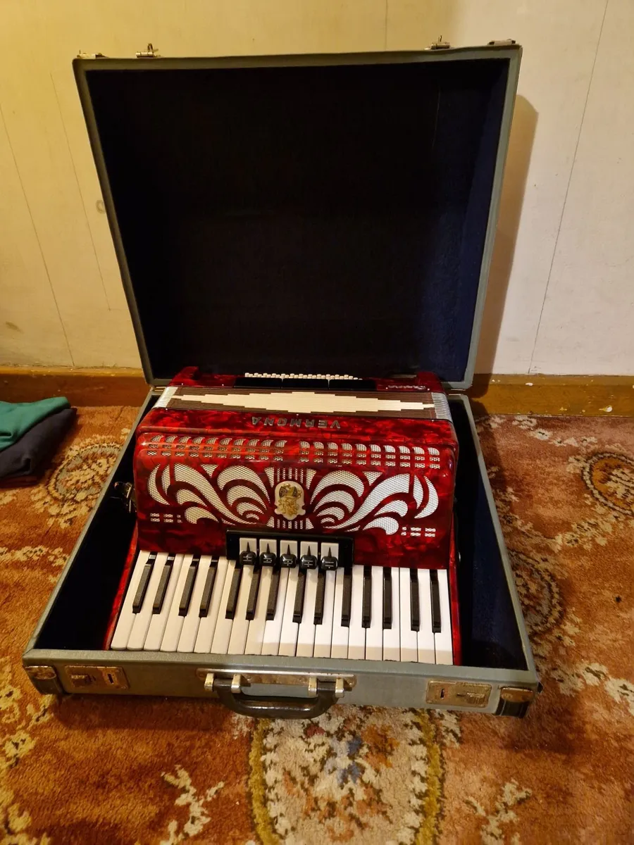 Piano Accordian - Image 1