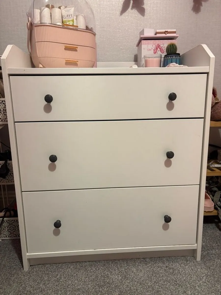 chest of drawers - Image 1