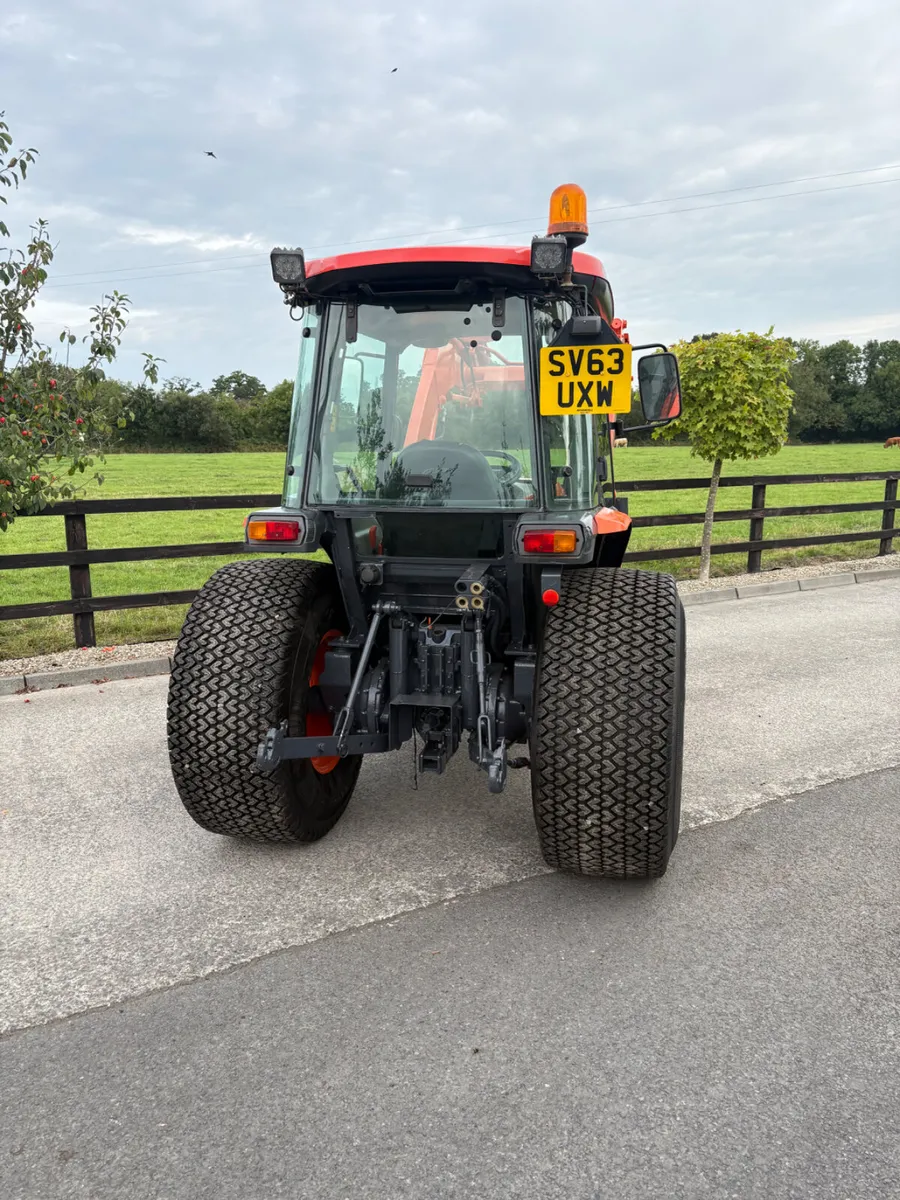Kubota. L4240 Compact Tractor with Front loader - Image 3