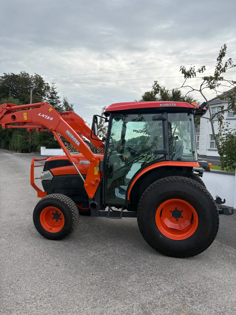 Kubota. L4240 Compact Tractor with Front loader - Image 1