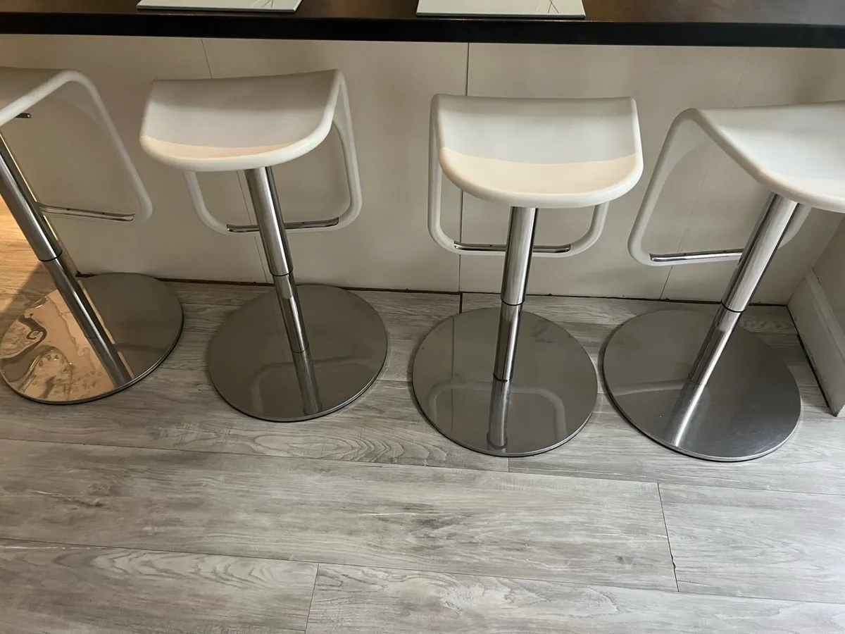 4 bar chairs - Image 2