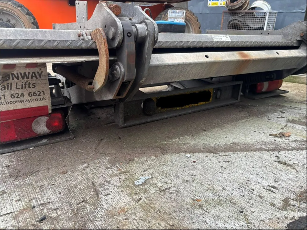 Dhollandia 1.5T tail lift - Image 2