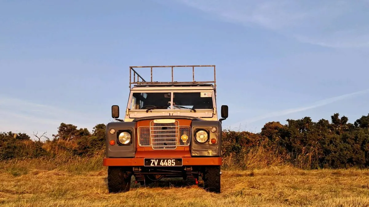 Landrover series 3 109 station wagon - Image 1