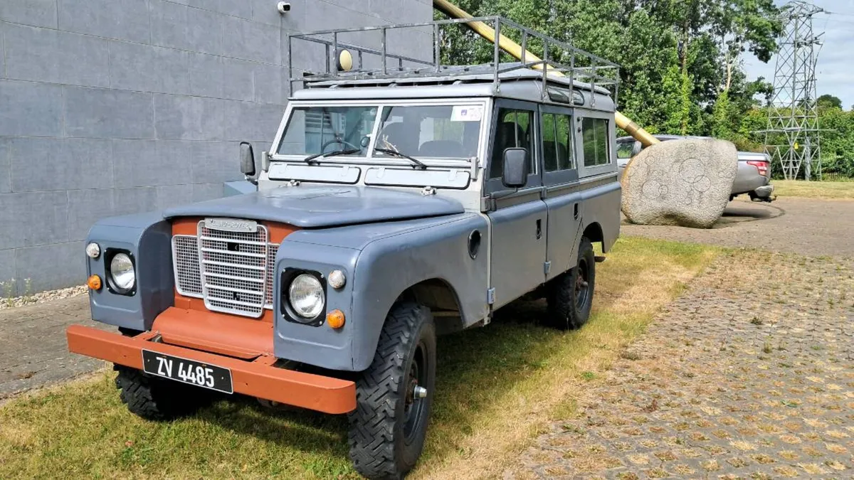Landrover series 3 109 safari station wagon - Image 1