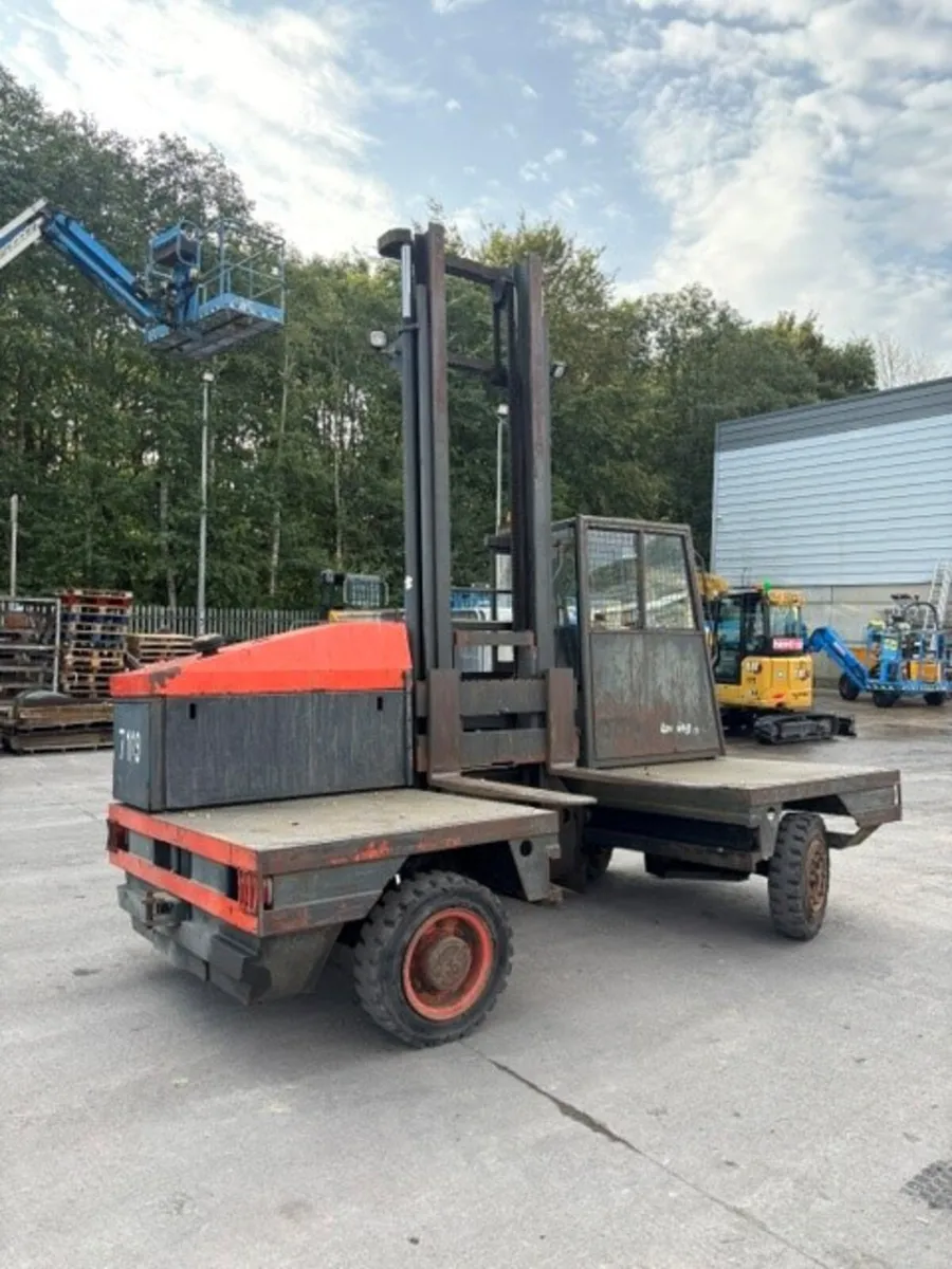LINDE LANSING S40 SIDE LOADER FORKLIFT - Image 1