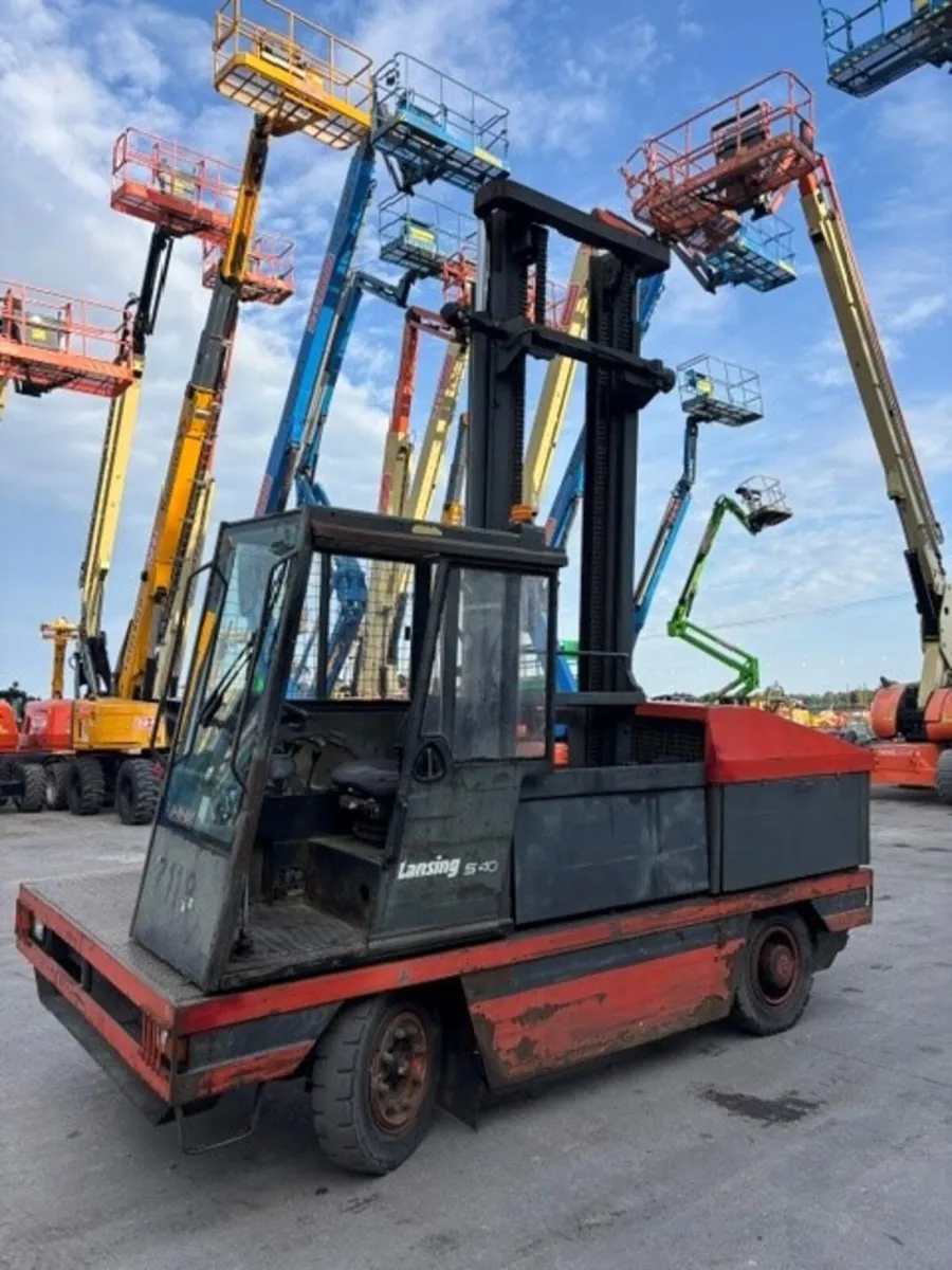 LINDE LANSING S40 SIDE LOADER FORKLIFT - Image 3